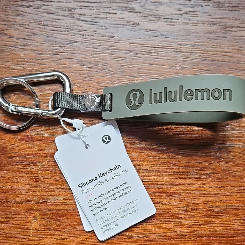 LULULEMON SILICONE KEYCHAIN - Picture 15 of 15